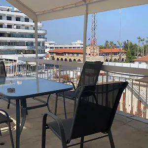  אכסניה Unique 100 Meters From